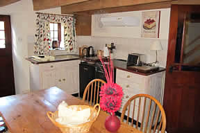 Mill Cottage - kitchen with dining area